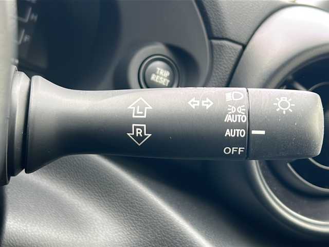 トヨタ ＧＲ８６ SZ 愛知県 2024(令6)年 0.4万km クリスタルホワイトパール ・禁煙車/・ワンオーナー/・純正ナビ/フルセグTV/　（NMZK-W73D）/・バックカメラ/・ETC/・ドライブレコーダー/・ステアスイッチ/・パドルシフト/・アイサイト/・プリクラッシュブレーキ/・全車速追従クルーズコントロール/・誤発進抑制制御機能/・先行車発進お知らせ機能/・車線逸脱警報/・ふらつき警報/・クリアランスソナー/・純正１７インチアルミ/・LEDオートライト/・電動格納ミラー/・プッシュスタート/・走行制御モード/・TRACKスイッチ/・純正フロアマット/・新車保証書/・取扱説明書/・スペアキー