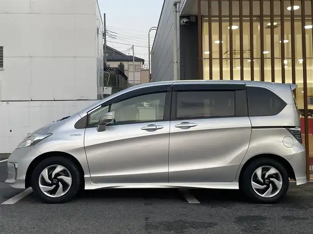 ホンダ フリード ハイブリット ジャストセレクション 千葉県 2015(平27)年 10.2万km スーパープラチナメタリック (株)IDOMが運営する【じしゃロン八千代店】の自社ローン専用車両になります。/こちらは現金またはオートローンご利用時の価格です。自社ローンご希望の方は別途その旨お申付け下さい/両側パワースライドドア/ビルトインETC/Bluetoothオーディオ対応ナビ