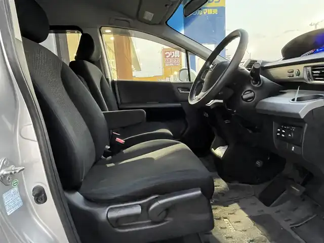 ホンダ フリード ハイブリット ジャストセレクション 千葉県 2015(平27)年 10.2万km スーパープラチナメタリック (株)IDOMが運営する【じしゃロン八千代店】の自社ローン専用車両になります。/こちらは現金またはオートローンご利用時の価格です。自社ローンご希望の方は別途その旨お申付け下さい/両側パワースライドドア/ビルトインETC/Bluetoothオーディオ対応ナビ