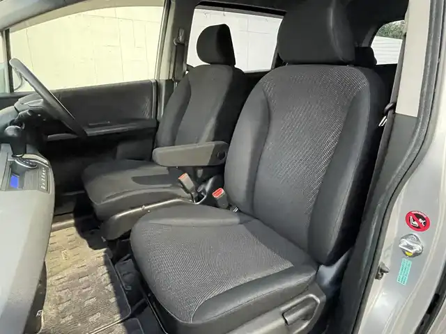 ホンダ フリード ハイブリット ジャストセレクション 千葉県 2015(平27)年 10.2万km スーパープラチナメタリック (株)IDOMが運営する【じしゃロン八千代店】の自社ローン専用車両になります。/こちらは現金またはオートローンご利用時の価格です。自社ローンご希望の方は別途その旨お申付け下さい/両側パワースライドドア/ビルトインETC/Bluetoothオーディオ対応ナビ