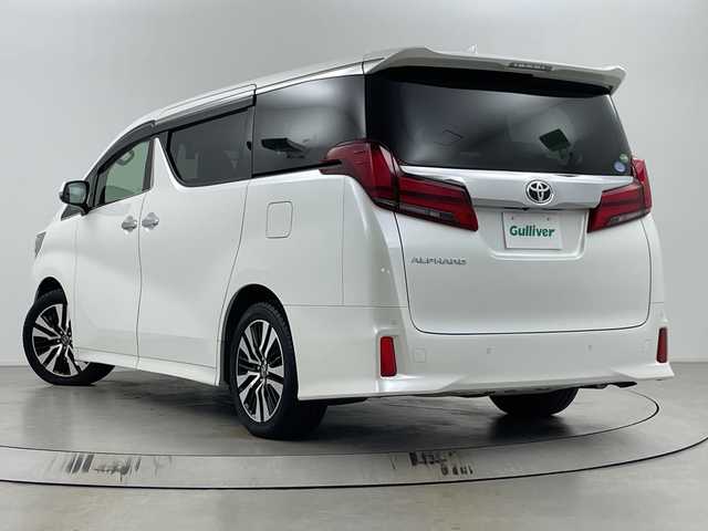 トヨタ アルファード S Cパッケージ 埼玉県 2018(平30)年 5.8万km ホワイトパールクリスタルシャイン サンルーフ/JBLプレミアムサウンド/純正フリップダウンモニター/純正メモリナビ/CD/DVD/Bluetooth/フルセグ/全方位カメラ/デジタルインナーミラー/ドライブレコーダー/ビルトインETC2.0/トヨタセーフティセンス/ブラインドスポットモニター/電子パーキングシステム/ブレーキホールド/両側パワースライドドア/パワーバックドア/ステアリングヒーター/レザーシート/パワーシート/シートヒーター/エアシート/純正１６インチアルミホイール/純正フロアマット/オットマン/プッシュスタート/スマートキー