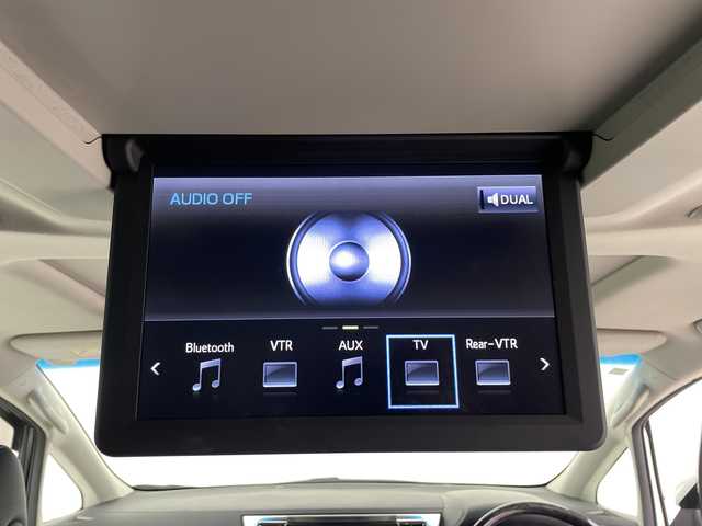 トヨタ アルファード S Cパッケージ 埼玉県 2018(平30)年 5.8万km ホワイトパールクリスタルシャイン サンルーフ/JBLプレミアムサウンド/純正フリップダウンモニター/純正メモリナビ/CD/DVD/Bluetooth/フルセグ/全方位カメラ/デジタルインナーミラー/ドライブレコーダー/ビルトインETC2.0/トヨタセーフティセンス/ブラインドスポットモニター/電子パーキングシステム/ブレーキホールド/両側パワースライドドア/パワーバックドア/ステアリングヒーター/レザーシート/パワーシート/シートヒーター/エアシート/純正１６インチアルミホイール/純正フロアマット/オットマン/プッシュスタート/スマートキー