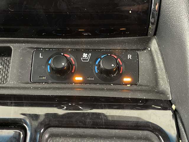 トヨタ アルファード S Cパッケージ 埼玉県 2018(平30)年 5.8万km ホワイトパールクリスタルシャイン サンルーフ/JBLプレミアムサウンド/純正フリップダウンモニター/純正メモリナビ/CD/DVD/Bluetooth/フルセグ/全方位カメラ/デジタルインナーミラー/ドライブレコーダー/ビルトインETC2.0/トヨタセーフティセンス/ブラインドスポットモニター/電子パーキングシステム/ブレーキホールド/両側パワースライドドア/パワーバックドア/ステアリングヒーター/レザーシート/パワーシート/シートヒーター/エアシート/純正１６インチアルミホイール/純正フロアマット/オットマン/プッシュスタート/スマートキー