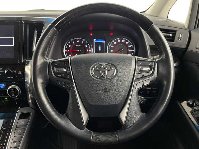 トヨタ アルファード S Cパッケージ 埼玉県 2018(平30)年 5.8万km ホワイトパールクリスタルシャイン サンルーフ/JBLプレミアムサウンド/純正フリップダウンモニター/純正メモリナビ/CD/DVD/Bluetooth/フルセグ/全方位カメラ/デジタルインナーミラー/ドライブレコーダー/ビルトインETC2.0/トヨタセーフティセンス/ブラインドスポットモニター/電子パーキングシステム/ブレーキホールド/両側パワースライドドア/パワーバックドア/ステアリングヒーター/レザーシート/パワーシート/シートヒーター/エアシート/純正１６インチアルミホイール/純正フロアマット/オットマン/プッシュスタート/スマートキー