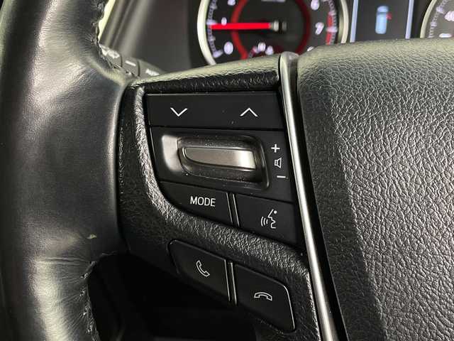 トヨタ アルファード S Cパッケージ 埼玉県 2018(平30)年 5.8万km ホワイトパールクリスタルシャイン サンルーフ/JBLプレミアムサウンド/純正フリップダウンモニター/純正メモリナビ/CD/DVD/Bluetooth/フルセグ/全方位カメラ/デジタルインナーミラー/ドライブレコーダー/ビルトインETC2.0/トヨタセーフティセンス/ブラインドスポットモニター/電子パーキングシステム/ブレーキホールド/両側パワースライドドア/パワーバックドア/ステアリングヒーター/レザーシート/パワーシート/シートヒーター/エアシート/純正１６インチアルミホイール/純正フロアマット/オットマン/プッシュスタート/スマートキー
