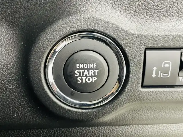 スズキ スペーシア HYBRID X 福島県 2024(令6)年 2万km モスグレーメタリック スズキセーフティサポート/・衝突軽減ブレーキ/・誤発進抑制機能/・車線逸脱抑制機能/・車線逸脱警報/・ふらつき警報機能/・先行車発進お知らせ機能/・標識認識/・低速時ブレーキサポート（前・後）/・パーキングセンサー（前後）/・横滑り防止装置/9インチ純正ディスプレイオーディオ/・全方位カメラ/・バックカメラ/・フルセグTV/・Bluetooth/・ETC/・HDMI/・USB/・AppleCarPlay/・androidオート/・iPod/・FM/AM/・ステアリングスイッチ/後席オットマン/両側パワースライドドア/LEDヘッドライト/・オートライト/・オートマチックハイビーム/前席シートヒーター/純正フロアマット/ドアバイザー/後席サンシェード/プッシュスタート/・スマートキー