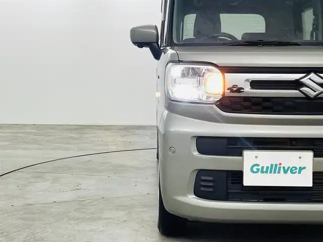 スズキ スペーシア HYBRID X 福島県 2024(令6)年 2万km モスグレーメタリック スズキセーフティサポート/・衝突軽減ブレーキ/・誤発進抑制機能/・車線逸脱抑制機能/・車線逸脱警報/・ふらつき警報機能/・先行車発進お知らせ機能/・標識認識/・低速時ブレーキサポート（前・後）/・パーキングセンサー（前後）/・横滑り防止装置/9インチ純正ディスプレイオーディオ/・全方位カメラ/・バックカメラ/・フルセグTV/・Bluetooth/・ETC/・HDMI/・USB/・AppleCarPlay/・androidオート/・iPod/・FM/AM/・ステアリングスイッチ/後席オットマン/両側パワースライドドア/LEDヘッドライト/・オートライト/・オートマチックハイビーム/前席シートヒーター/純正フロアマット/ドアバイザー/後席サンシェード/プッシュスタート/・スマートキー