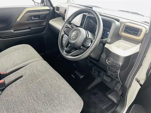 スズキ スペーシア HYBRID X 福島県 2024(令6)年 2万km モスグレーメタリック スズキセーフティサポート/・衝突軽減ブレーキ/・誤発進抑制機能/・車線逸脱抑制機能/・車線逸脱警報/・ふらつき警報機能/・先行車発進お知らせ機能/・標識認識/・低速時ブレーキサポート（前・後）/・パーキングセンサー（前後）/・横滑り防止装置/9インチ純正ディスプレイオーディオ/・全方位カメラ/・バックカメラ/・フルセグTV/・Bluetooth/・ETC/・HDMI/・USB/・AppleCarPlay/・androidオート/・iPod/・FM/AM/・ステアリングスイッチ/後席オットマン/両側パワースライドドア/LEDヘッドライト/・オートライト/・オートマチックハイビーム/前席シートヒーター/純正フロアマット/ドアバイザー/後席サンシェード/プッシュスタート/・スマートキー