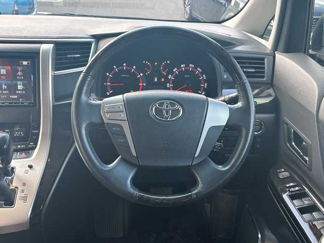 トヨタ ヴェルファイア 2．4Z ゴールデンアイズ 愛媛県 2013(平25)年 11万km ブラック アルパイン8インチナビ（VIE-X008)/・CD/DVD/フルセグTV/Bluetooth/10.2フリップダウンモニター/パワーバックドア/両側パワースライドドア/クルーズコントロール/ハーフレザーシート/2列目オットマンシート/コーナーセンサー/HIDオートライト/ウッドコンビハンドル/スマートキー2本/取扱説明書