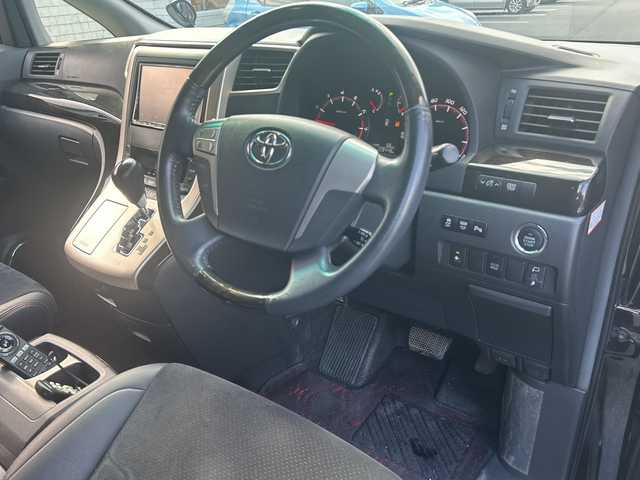 トヨタ ヴェルファイア 2．4Z ゴールデンアイズ 徳島県 2013(平25)年 11万km ブラック (株)IDOMが運営する【じしゃロン徳島店】の自社ローン対象車両になります。こちらは現金ご利用時の価格です。自社ローンご希望の方は別途その旨お申付け下さい。”										/										/										アルパイン8インチナビ（VIE-X008)/・CD/DVD/フルセグTV/Bluetooth/10.2フリップダウンモニター/パワーバックドア/両側パワースライドドア/クルーズコントロール/ハーフレザーシート/2列目オットマンシート/コーナーセンサー/HIDオートライト/ウッドコンビハンドル/スマートキー2本/取扱説明書