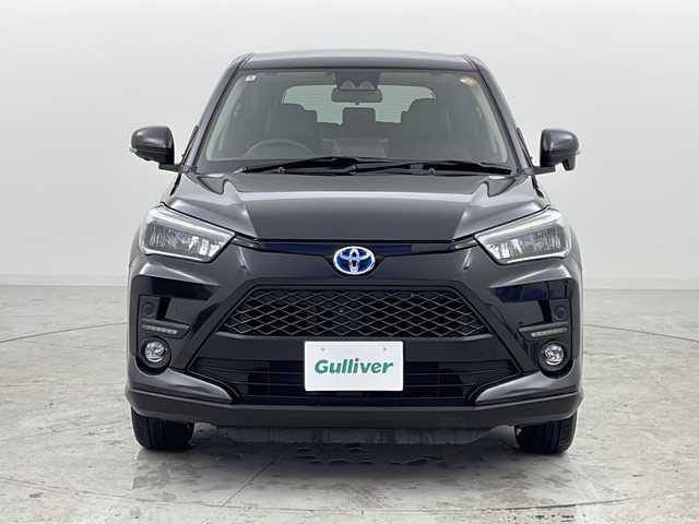 トヨタ ライズ Z 宮城県 2022(令4)年 5.3万km ブラックマイカメタリック ワンオーナー/禁煙車/スマートアシスト/・衝突回避支援ブレーキ機能/・車線逸脱警報機能/・標識認識機能/・レーンキープコントロール/・オートクルーズコントロール/・オートマチックハイビーム/・ブラインドスポットモニター/・リアクロストラフィックアラート/・コーナーセンサー/・先行車発進お知らせ/S-PDL/前席シートヒーター/純正9インチSDナビ/（BT.AM.FM.CD.DVD.SD.HDMI）/アラウンドビューモニター/フルセグテレビ/AC100V充電/電動パーキングブレーキ/AUTOHOLD/革巻きステアリング/ステアリングスイッチ/プッシュスタート/スマートキー/エンジンスターター/純正フロアマット/LEDヘッドライト/LEDフォグランプ/純正17インチアルミホイール/革製シートカバー/横滑り防止機能/アイドリングストップ