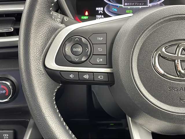 トヨタ ライズ Z 宮城県 2022(令4)年 5.3万km ブラックマイカメタリック ワンオーナー/禁煙車/スマートアシスト/・衝突回避支援ブレーキ機能/・車線逸脱警報機能/・標識認識機能/・レーンキープコントロール/・オートクルーズコントロール/・オートマチックハイビーム/・ブラインドスポットモニター/・リアクロストラフィックアラート/・コーナーセンサー/・先行車発進お知らせ/S-PDL/前席シートヒーター/純正9インチSDナビ/（BT.AM.FM.CD.DVD.SD.HDMI）/アラウンドビューモニター/フルセグテレビ/AC100V充電/電動パーキングブレーキ/AUTOHOLD/革巻きステアリング/ステアリングスイッチ/プッシュスタート/スマートキー/エンジンスターター/純正フロアマット/LEDヘッドライト/LEDフォグランプ/純正17インチアルミホイール/革製シートカバー/横滑り防止機能/アイドリングストップ