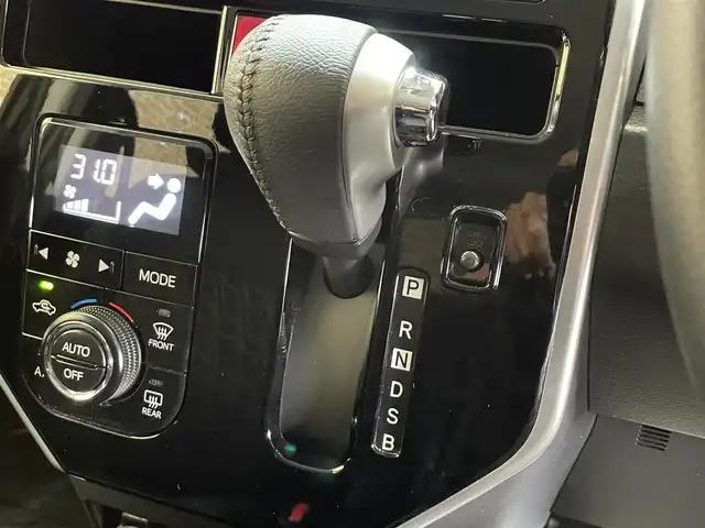 トヨタ ルーミー カスタムG 岩手県 2019(令1)年 3.8万km プラムブラウンパールクリスタルシャイン ワンオーナー/４WD/両側パワースライドドア/クルーズコントロール/スマートアシスト３/衝突回避支援ブレーキ/誤発進抑制機能/車線逸脱警報/ハイビームアシスト/先行車発信お知らせ機能/コーナーセンサー/横滑り防止装置/アイドリングストップ/ロールサンシェード/シートヒーター/ストラーダナビ/フルセグTV/バックカメラ/ドライブレコーダー/ETC/LEDヘッドライト/LEDフォグライト/純正アルミホイール