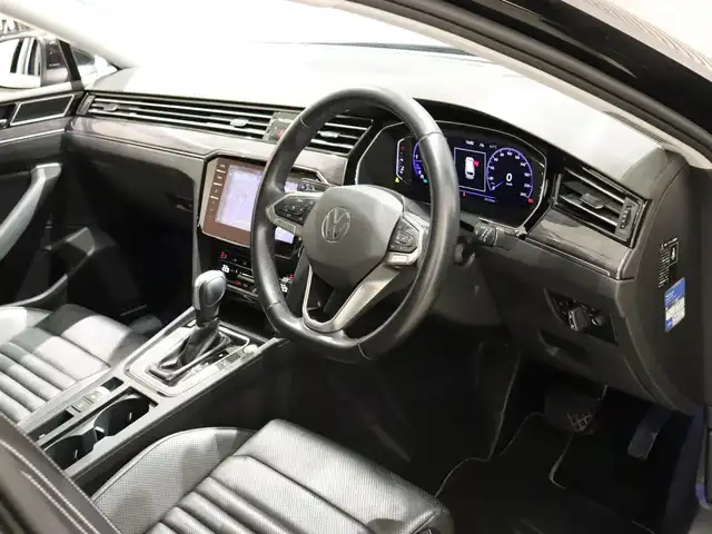 フォルクスワーゲン ＶＷ パサート ヴァリアント TDIエレガンス アドバンス 静岡県 2021(令3)年 3.4万km 黒 黒革シート/HUD/ACC/LKA/衝突軽減ブレーキ/360°カメラ/Apple Carplay/前席パワーシート/前席シートヒーター/電動リアゲート/LEDヘッドライト