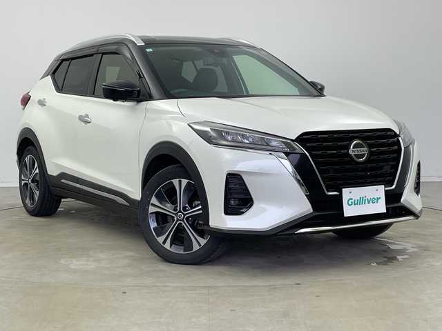 日産 キックス X 新潟県 2021(令3)年 5.4万km ブリリアントホワイトパール/ピュアブラック 2トーン 純正メモリナビ【MM317D-W】/　フルセグTV/Bluetooth/CD/DVD/プロパイロット/衝突被害軽減ブレーキ/レーンキープアシスト/レーダークルーズコントロール/前後コーナーセンサー/インテリジェントルームミラー/アラウンドビューモニター/ステアリングヒーター/前席シートヒーター/ハーフレザーシート/横滑り防止装置/LEDヘッドライト/オートマチックハイビーム/オートライト/純正フロアマット/純正アルミホイール/スマートキー/スペアキー/ステアリングスイッチ