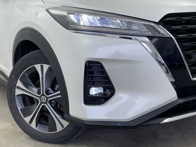 日産 キックス X 新潟県 2021(令3)年 5.4万km ブリリアントホワイトパール/ピュアブラック 2トーン 純正メモリナビ【MM317D-W】/　フルセグTV/Bluetooth/CD/DVD/プロパイロット/衝突被害軽減ブレーキ/レーンキープアシスト/レーダークルーズコントロール/前後コーナーセンサー/インテリジェントルームミラー/アラウンドビューモニター/ステアリングヒーター/前席シートヒーター/ハーフレザーシート/横滑り防止装置/LEDヘッドライト/オートマチックハイビーム/オートライト/純正フロアマット/純正アルミホイール/スマートキー/スペアキー/ステアリングスイッチ