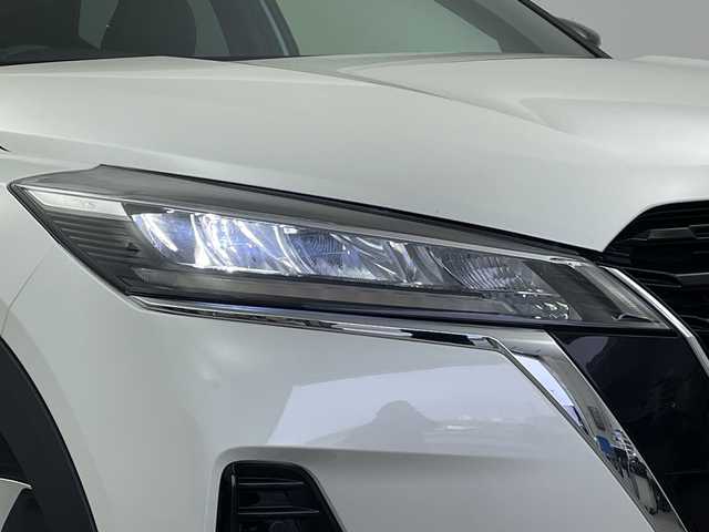 日産 キックス X 新潟県 2021(令3)年 5.4万km ブリリアントホワイトパール/ピュアブラック 2トーン 純正メモリナビ【MM317D-W】/　フルセグTV/Bluetooth/CD/DVD/プロパイロット/衝突被害軽減ブレーキ/レーンキープアシスト/レーダークルーズコントロール/前後コーナーセンサー/インテリジェントルームミラー/アラウンドビューモニター/ステアリングヒーター/前席シートヒーター/ハーフレザーシート/横滑り防止装置/LEDヘッドライト/オートマチックハイビーム/オートライト/純正フロアマット/純正アルミホイール/スマートキー/スペアキー/ステアリングスイッチ