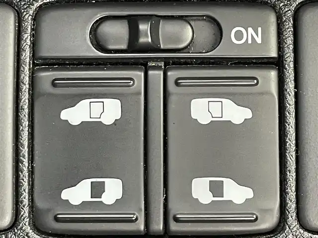 ホンダ ステップワゴン スパーダ Z 道央・札幌 2013(平25)年 6.1万km プレミアムコスミックバイオレットパール ・４WD/・寒冷地仕様/・純正ナビゲーション（VXM-135VFNi）/　ＣＤ/ＤＶＤ/フルセグ/ＳＤ/ＢＴ/・純正ビルトインETC/・バックカメラ/・ヒッチメンバー/・両側パワースライドドア/・横滑り防止装置/・HIDヘッドライト/・オートライト/・パドルシフト/・ミラーヒーター/・ドアバイザー/・ワイパーデアイサー/・スマートキー/・スペアキー1本/・社外フロアマット（前席欠品）/・純正AW16インチ/・保証書あり/・取説あり