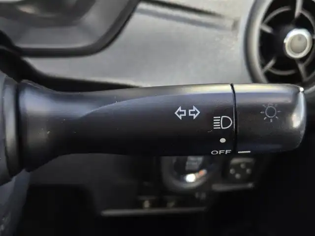 トヨタ カローラ フィールダー 1．5G 鹿児島県 2016(平28)年 4.1万km シルバーM トヨタセーフティセンス　/純正ＳＤナビ（ＮＳＣＰ－Ｗ６４）　/Ｂｌｕｅｔｏｏｔｈオーディオ　/フルセグテレビ　/アイドリングストップ　/プッシュスタート／スマートキー