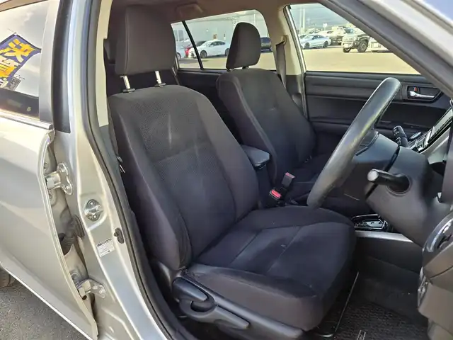 トヨタ カローラ フィールダー 1．5G 鹿児島県 2016(平28)年 4.1万km シルバーM トヨタセーフティセンス　/純正ＳＤナビ（ＮＳＣＰ－Ｗ６４）　/Ｂｌｕｅｔｏｏｔｈオーディオ　/フルセグテレビ　/アイドリングストップ　/プッシュスタート／スマートキー