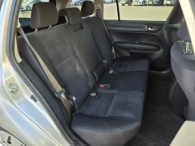 トヨタ カローラ フィールダー 1．5G 鹿児島県 2016(平28)年 4.1万km シルバーM トヨタセーフティセンス　/純正ＳＤナビ（ＮＳＣＰ－Ｗ６４）　/Ｂｌｕｅｔｏｏｔｈオーディオ　/フルセグテレビ　/アイドリングストップ　/プッシュスタート／スマートキー