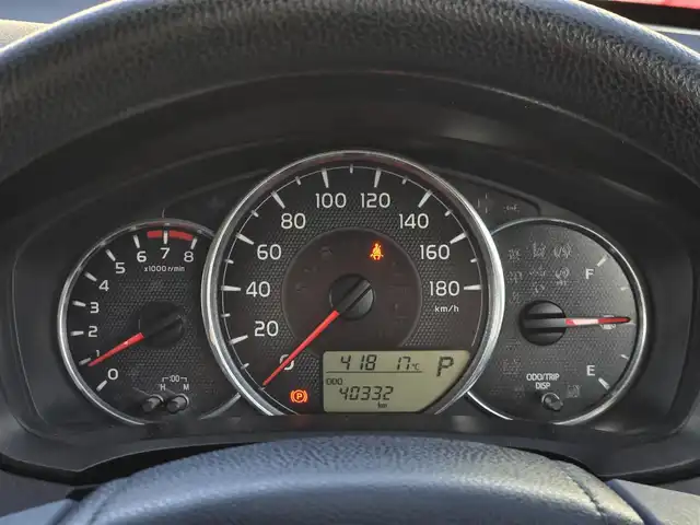 トヨタ カローラ フィールダー 1．5G 鹿児島県 2016(平28)年 4.1万km シルバーM トヨタセーフティセンス　/純正ＳＤナビ（ＮＳＣＰ－Ｗ６４）　/Ｂｌｕｅｔｏｏｔｈオーディオ　/フルセグテレビ　/アイドリングストップ　/プッシュスタート／スマートキー