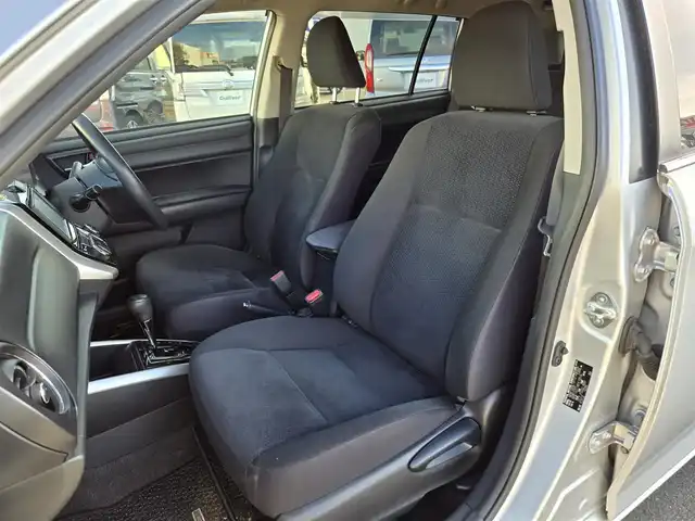 トヨタ カローラ フィールダー 1．5G 鹿児島県 2016(平28)年 4.1万km シルバーM トヨタセーフティセンス　/純正ＳＤナビ（ＮＳＣＰ－Ｗ６４）　/Ｂｌｕｅｔｏｏｔｈオーディオ　/フルセグテレビ　/アイドリングストップ　/プッシュスタート／スマートキー