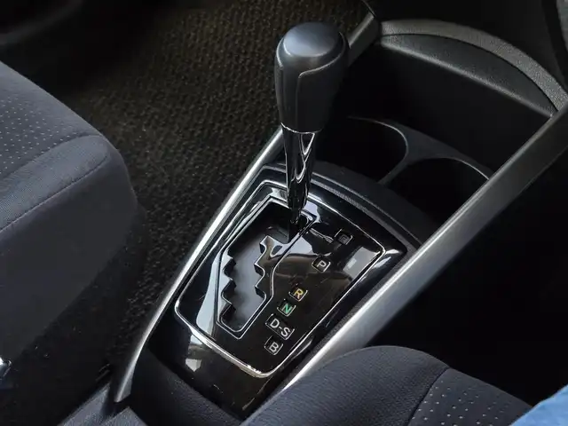 トヨタ カローラ フィールダー 1．5G 鹿児島県 2016(平28)年 4.1万km シルバーM トヨタセーフティセンス　/純正ＳＤナビ（ＮＳＣＰ－Ｗ６４）　/Ｂｌｕｅｔｏｏｔｈオーディオ　/フルセグテレビ　/アイドリングストップ　/プッシュスタート／スマートキー