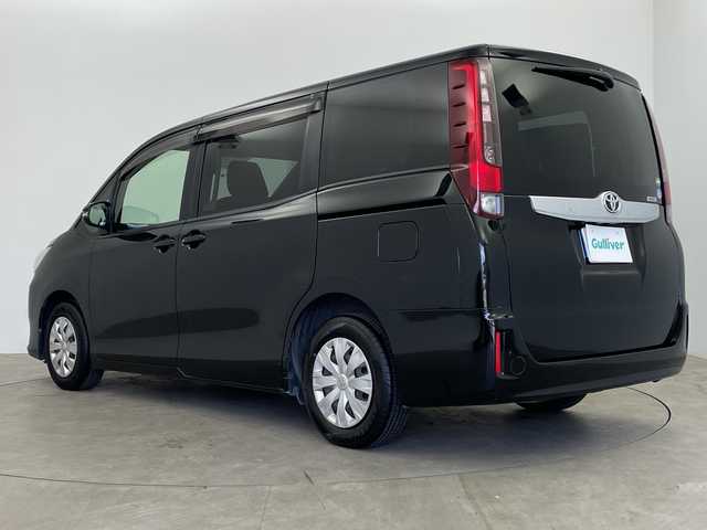 トヨタ ノア X 鹿児島県 2014(平26)年 9.4万km ブラック 純正SDナビ/(BT/CD/DVD/AM/FM/フルセグT)/バックカメラ/純正フリップダウンモニター/片側パワースライドドア/アイドリングストップ/プッシュスタート/HIDヘッドライト/純正フロアマット/3列シート/ウォークスルー/ETC/スペアキー