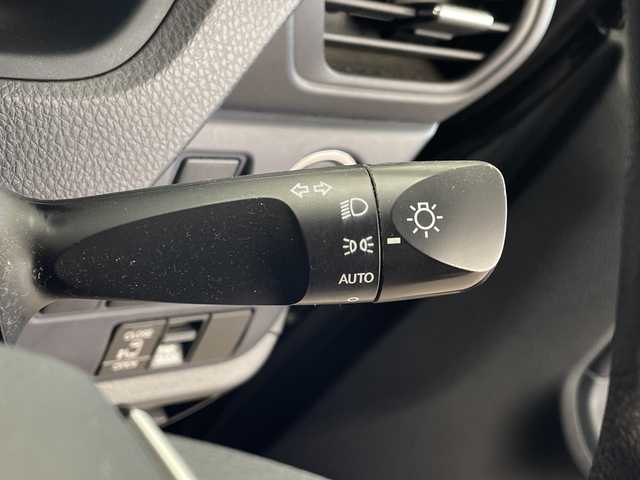 トヨタ ノア X 鹿児島県 2014(平26)年 9.4万km ブラック 純正SDナビ/(BT/CD/DVD/AM/FM/フルセグT)/バックカメラ/純正フリップダウンモニター/片側パワースライドドア/アイドリングストップ/プッシュスタート/HIDヘッドライト/純正フロアマット/3列シート/ウォークスルー/ETC/スペアキー