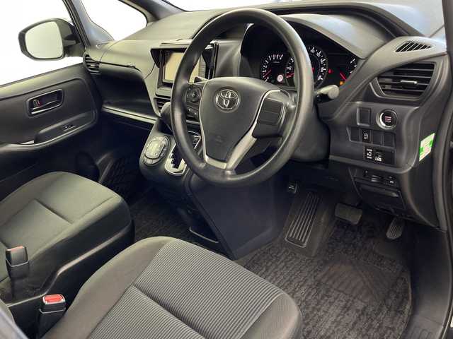 トヨタ ノア X 鹿児島県 2014(平26)年 9.4万km ブラック 純正SDナビ/(BT/CD/DVD/AM/FM/フルセグT)/バックカメラ/純正フリップダウンモニター/片側パワースライドドア/アイドリングストップ/プッシュスタート/HIDヘッドライト/純正フロアマット/3列シート/ウォークスルー/ETC/スペアキー