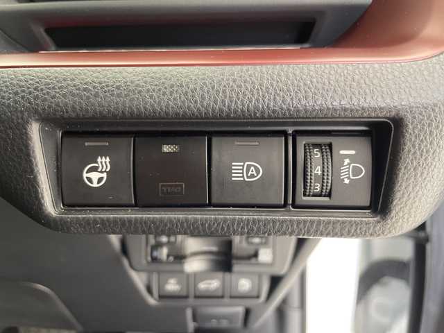 トヨタ プリウス Z 愛知県 2024(令6)年 1.5万km プラチナホワイトパールマイカ 純正12.4型ディズプレイオーディオナビ/全方位カメラ/ガラスルーフ/レーダークルーズコントロール/シートヒーター/エアシート/バッグカメラ/電気リアゲート/パワーシート/コーナーセンサー/純正アルミホイール/ETC2.0/ブラインドスポットモニター/LEDヘッドライト/ステアリングヒーター/インテリジェントミラー/オートマチックハイビーム/衝突軽減システム/フルセグ/ステアリングスイッチ/スマートキー/プッシュスタート