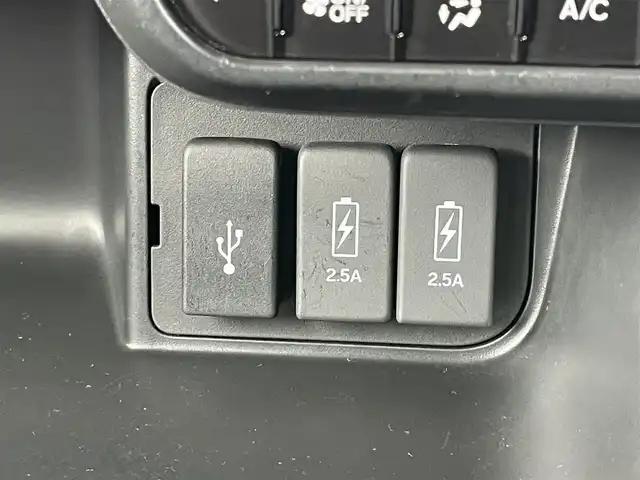 ホンダ Ｎ ＢＯＸ カスタム L ターボ スタイル+ブラック 千葉県 2023(令5)年 2.6万km プラチナホワイトパール ホンダセンシング/・衝突被害軽減ブレーキ/・アダプティブクルーズコントロール/・車線維持システム/・誤発進/誤後進抑制機能/・標識認識機能/純正8インチインターナビ(VXU-227NBi)/・フルセグTV/・CD/DVD/SD/USB/Bluetooth/・AppleCarPlay/バックカメラ/ビルトインETC/ステアリングスイッチ/革巻きステアリング/パドルシフト/純正LEDヘッドライト/オートライト/オートハイビーム/ハーフレザーシート/シートヒーター(D/N席)/電動パーキングブレーキ/オートブレーキホールド/両側パワースライドドア/シートバックテーブル/前席+後席対応カーテンエアバッグ/無限製ドアハンドルガーニッシュ/純正フロアマット/純正15インチアルミホイール