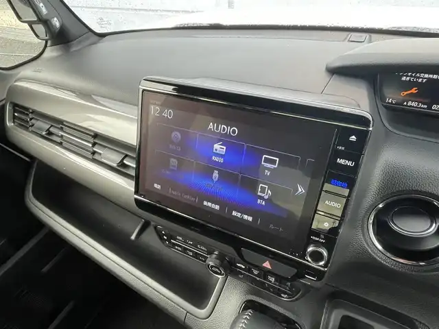 ホンダ Ｎ ＢＯＸ カスタム L ターボ スタイル+ブラック 千葉県 2023(令5)年 2.6万km プラチナホワイトパール ホンダセンシング/・衝突被害軽減ブレーキ/・アダプティブクルーズコントロール/・車線維持システム/・誤発進/誤後進抑制機能/・標識認識機能/純正8インチインターナビ(VXU-227NBi)/・フルセグTV/・CD/DVD/SD/USB/Bluetooth/・AppleCarPlay/バックカメラ/ビルトインETC/ステアリングスイッチ/革巻きステアリング/パドルシフト/純正LEDヘッドライト/オートライト/オートハイビーム/ハーフレザーシート/シートヒーター(D/N席)/電動パーキングブレーキ/オートブレーキホールド/両側パワースライドドア/シートバックテーブル/前席+後席対応カーテンエアバッグ/無限製ドアハンドルガーニッシュ/純正フロアマット/純正15インチアルミホイール