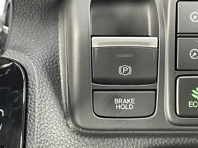 ホンダ Ｎ ＢＯＸ カスタム L ターボ スタイル+ブラック 千葉県 2023(令5)年 2.6万km プラチナホワイトパール ホンダセンシング/・衝突被害軽減ブレーキ/・アダプティブクルーズコントロール/・車線維持システム/・誤発進/誤後進抑制機能/・標識認識機能/純正8インチインターナビ(VXU-227NBi)/・フルセグTV/・CD/DVD/SD/USB/Bluetooth/・AppleCarPlay/バックカメラ/ビルトインETC/ステアリングスイッチ/革巻きステアリング/パドルシフト/純正LEDヘッドライト/オートライト/オートハイビーム/ハーフレザーシート/シートヒーター(D/N席)/電動パーキングブレーキ/オートブレーキホールド/両側パワースライドドア/シートバックテーブル/前席+後席対応カーテンエアバッグ/無限製ドアハンドルガーニッシュ/純正フロアマット/純正15インチアルミホイール