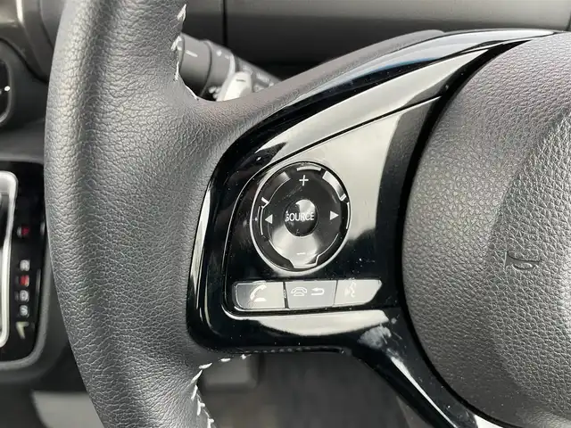 ホンダ Ｎ ＢＯＸ カスタム L ターボ スタイル+ブラック 千葉県 2023(令5)年 2.6万km プラチナホワイトパール ホンダセンシング/・衝突被害軽減ブレーキ/・アダプティブクルーズコントロール/・車線維持システム/・誤発進/誤後進抑制機能/・標識認識機能/純正8インチインターナビ(VXU-227NBi)/・フルセグTV/・CD/DVD/SD/USB/Bluetooth/・AppleCarPlay/バックカメラ/ビルトインETC/ステアリングスイッチ/革巻きステアリング/パドルシフト/純正LEDヘッドライト/オートライト/オートハイビーム/ハーフレザーシート/シートヒーター(D/N席)/電動パーキングブレーキ/オートブレーキホールド/両側パワースライドドア/シートバックテーブル/前席+後席対応カーテンエアバッグ/無限製ドアハンドルガーニッシュ/純正フロアマット/純正15インチアルミホイール