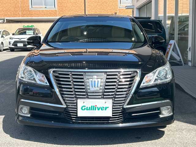 トヨタ クラウン ハイブリッド ロイヤルサルーン 高知県 2013(平25)年 10.9万km ブラック サンルーフ/ベージュレザーシート/純正メーカーナビ/フルセグTV/CD/DVD/Bluetooth/バックカメラ/ETC/純正17インチアルミ/ＬＥＤヘッドライト/パワーシート/シートヒーター/エアーシート/クルーズコントロール/横滑り防止装置/保証書・取説/スペアキー