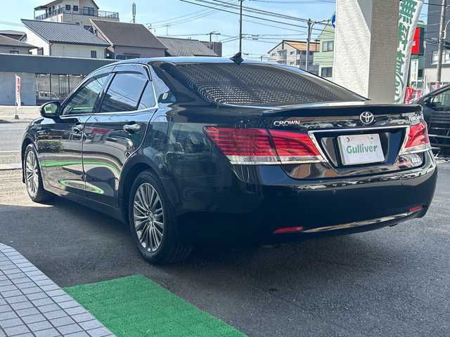 トヨタ クラウン ハイブリッド ロイヤルサルーン 高知県 2013(平25)年 10.9万km ブラック サンルーフ/ベージュレザーシート/純正メーカーナビ/フルセグTV/CD/DVD/Bluetooth/バックカメラ/ETC/純正17インチアルミ/ＬＥＤヘッドライト/パワーシート/シートヒーター/エアーシート/クルーズコントロール/横滑り防止装置/保証書・取説/スペアキー