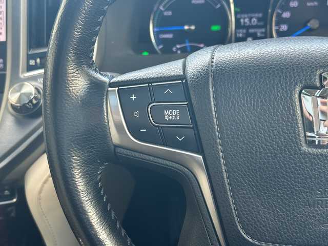 トヨタ クラウン ハイブリッド ロイヤルサルーン 高知県 2013(平25)年 10.9万km ブラック サンルーフ/ベージュレザーシート/純正メーカーナビ/フルセグTV/CD/DVD/Bluetooth/バックカメラ/ETC/純正17インチアルミ/ＬＥＤヘッドライト/パワーシート/シートヒーター/エアーシート/クルーズコントロール/横滑り防止装置/保証書・取説/スペアキー