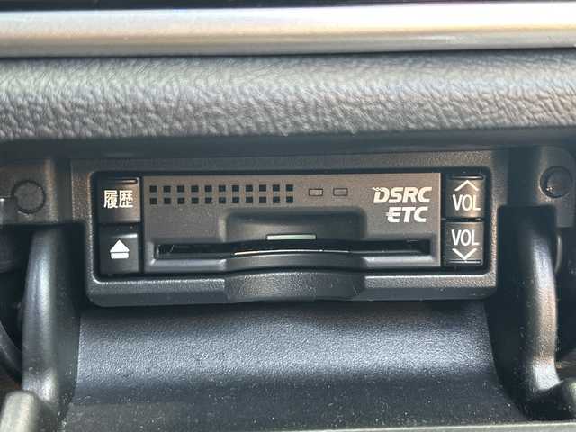 トヨタ クラウン ハイブリッド ロイヤルサルーン 高知県 2013(平25)年 10.9万km ブラック サンルーフ/ベージュレザーシート/純正メーカーナビ/フルセグTV/CD/DVD/Bluetooth/バックカメラ/ETC/純正17インチアルミ/ＬＥＤヘッドライト/パワーシート/シートヒーター/エアーシート/クルーズコントロール/横滑り防止装置/保証書・取説/スペアキー