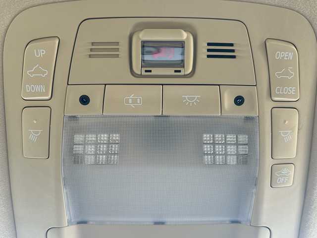 トヨタ クラウン ハイブリッド ロイヤルサルーン 高知県 2013(平25)年 10.9万km ブラック サンルーフ/ベージュレザーシート/純正メーカーナビ/フルセグTV/CD/DVD/Bluetooth/バックカメラ/ETC/純正17インチアルミ/ＬＥＤヘッドライト/パワーシート/シートヒーター/エアーシート/クルーズコントロール/横滑り防止装置/保証書・取説/スペアキー