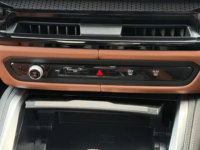 ＢＭＷ ＢＭＷ Ｍ３ コンペティション M xDrive 熊本県 2025(令7)年 0.2万km タンザナイトブルー 革シート/ワンオーナー/純正ナビ/harman/kardon/全方位カメラ/ミラー一体型ETC/前後ドライブレコーダー/レーダークルーズ/パドルシフト/パワートランク/前席パワーシート・右前席シートメモリー/前席シートヒーター・エアーシート/ステアリングヒーター/前後コーナーセンサー/横滑り防止装置/ウィンカーミラー/フロアマット/新車保証書/取扱説明書/スマートスペアキー×1本/カード型キー×1本