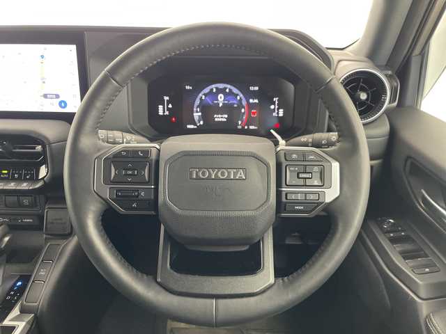 トヨタ ランドクルーザー ２５０ VX 愛知県 2024(令6)年 1万km アバンギャルドブロンズメタリック 純正12.3型ディスプレイオーディオナビ/全方位カメラ/サンルーフ/レーダークルーズコントロール/シートヒーター/エアシート/電動リアゲート/パワーシート/コーナーセンサー/純正アルミホイール/ルーフレール/ETC2.0/ブラインドスポットモニター/４WD/三眼LEDヘッドライト/ステアリングヒーター/インテリジェントミラー/リアオートエアコン/オートマチックハイビーム/衝突軽減システム/フルセグ/ヒッチメンバー/ステアリングスイッチ/スマートキー/プッシュスタート