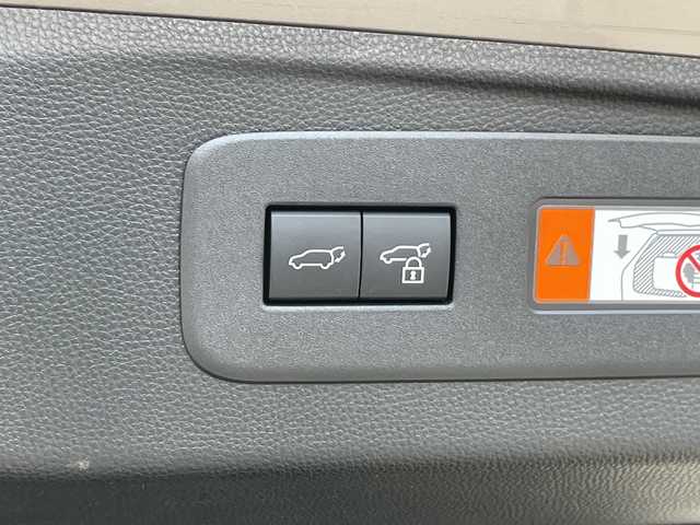 トヨタ ランドクルーザー ２５０ VX 愛知県 2024(令6)年 1万km アバンギャルドブロンズメタリック 純正12.3型ディスプレイオーディオナビ/全方位カメラ/サンルーフ/レーダークルーズコントロール/シートヒーター/エアシート/電動リアゲート/パワーシート/コーナーセンサー/純正アルミホイール/ルーフレール/ETC2.0/ブラインドスポットモニター/４WD/三眼LEDヘッドライト/ステアリングヒーター/インテリジェントミラー/リアオートエアコン/オートマチックハイビーム/衝突軽減システム/フルセグ/ヒッチメンバー/ステアリングスイッチ/スマートキー/プッシュスタート