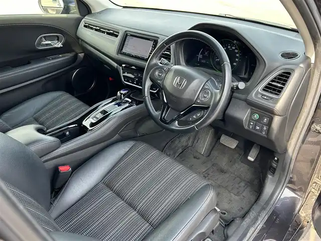 ホンダ ヴェゼル ハイブリッド Z ホンダセンシング 道南・函館 2017(平29)年 6.2万km ルーセブラックメタリック /純正ナビ//フルセグTV//バックカメラ//ドライブレコーダー//ETC//衝突被害軽減システム//レーダークルーズコントロール//レーンキープアシスト//ワイパーデアイサー//前席シートヒーター//電子パーキングブレーキ//LEDヘッドライト//オートライト//スマートキー//エンジンプッシュスタート