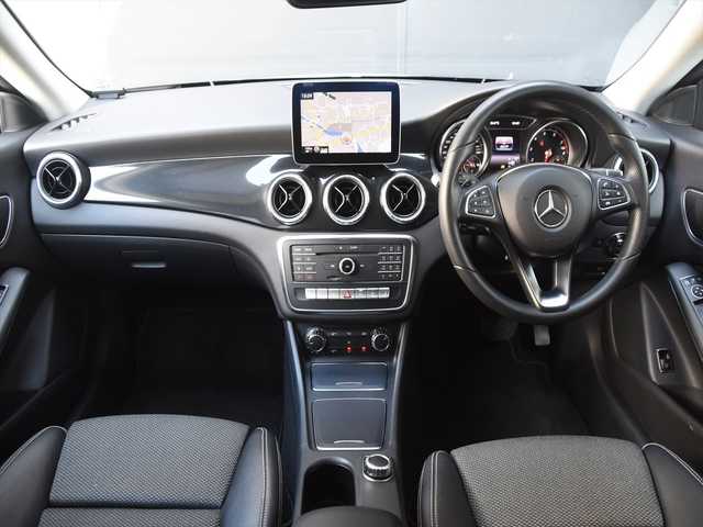 メルセデス・ベンツ ＣＬＡ１８０ Sブレイク AMG スタイル 和歌山県 2018(平30)年 3.7万km ポーラホワイト レーダーセーフティパッケージ/純正ナビ/フルセグTV/バックカメラ/AppleCarPlay/オートテールゲート/キーレスゴー/コーナーセンサー/シートヒーター/アイドリングストップ/純18incAW/LEDライト/ETC