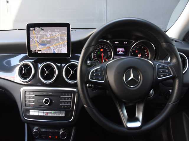 メルセデス・ベンツ ＣＬＡ１８０ Sブレイク AMG スタイル 和歌山県 2018(平30)年 3.7万km ポーラホワイト レーダーセーフティパッケージ/純正ナビ/フルセグTV/バックカメラ/AppleCarPlay/オートテールゲート/キーレスゴー/コーナーセンサー/シートヒーター/アイドリングストップ/純18incAW/LEDライト/ETC