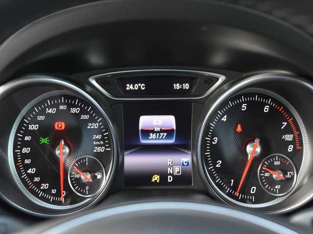 メルセデス・ベンツ ＣＬＡ１８０ Sブレイク AMG スタイル 和歌山県 2018(平30)年 3.7万km ポーラホワイト レーダーセーフティパッケージ/純正ナビ/フルセグTV/バックカメラ/AppleCarPlay/オートテールゲート/キーレスゴー/コーナーセンサー/シートヒーター/アイドリングストップ/純18incAW/LEDライト/ETC