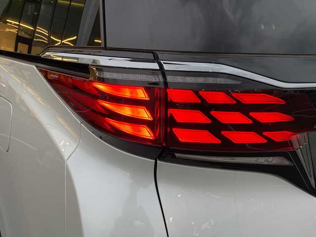 トヨタ アルファード Z 茨城県 2024(令6)年 2.7万km プラチナホワイトパールマイカ トヨタセーフティセンス/フリップダウンモニター/オットマン/100V電源/ワイヤレス充電/エンジンスターター/デジタルインナーミラー/純正ディスプレイオーディオ/　　ラジオ　TV　BT　USB/全方位カメラ/両側パワースライドドア/電動リアゲート/レーダークルーズコントロール/LEDオートヘッドライト/パワーシート/シートメモリ/シートヒーター/エアシート/ステアリングヒーター/前後ドラレコ/ETC2.0