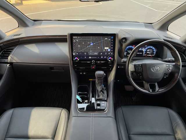 トヨタ アルファード Z 茨城県 2024(令6)年 2.7万km プラチナホワイトパールマイカ トヨタセーフティセンス/フリップダウンモニター/オットマン/100V電源/ワイヤレス充電/エンジンスターター/デジタルインナーミラー/純正ディスプレイオーディオ/　　ラジオ　TV　BT　USB/全方位カメラ/両側パワースライドドア/電動リアゲート/レーダークルーズコントロール/LEDオートヘッドライト/パワーシート/シートメモリ/シートヒーター/エアシート/ステアリングヒーター/前後ドラレコ/ETC2.0